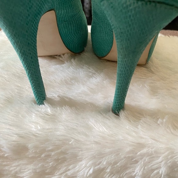 BCBGeneration Almond Toe Pump - Picture 8 of 8